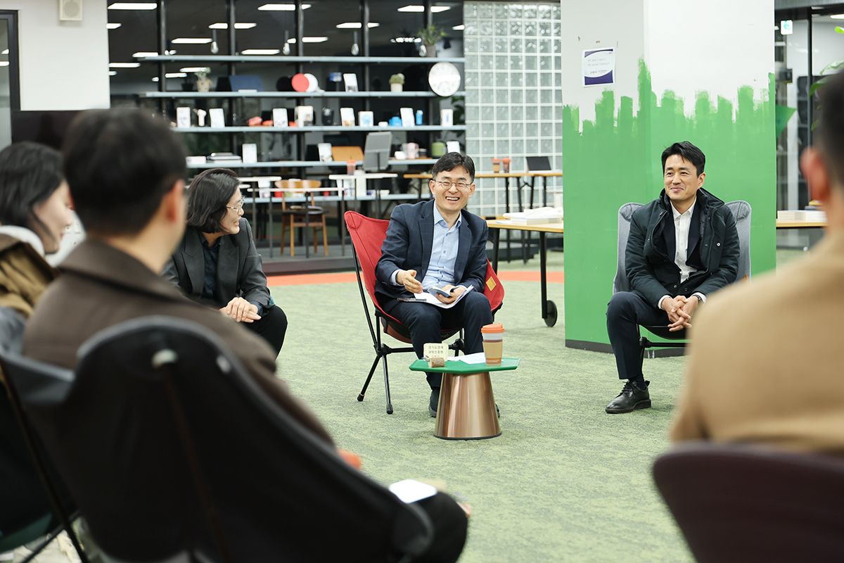 경과원 특별한 만남! 유공자 표창과 CES·UKF 생생 체험담✨ 게시물의 대표 이미지